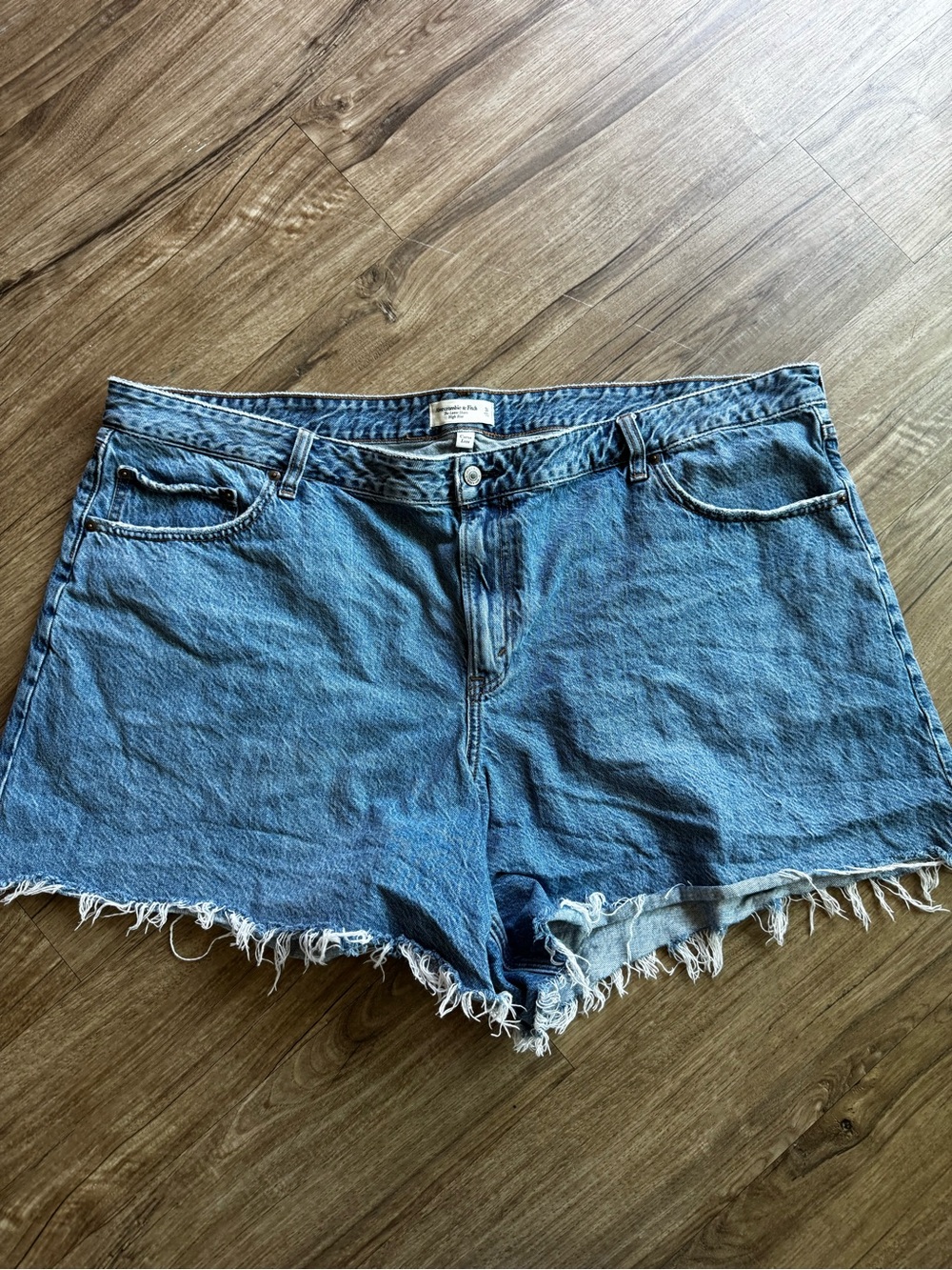 Abercrombie & Fitch the loose short high rise denim shorts size 36 curve love